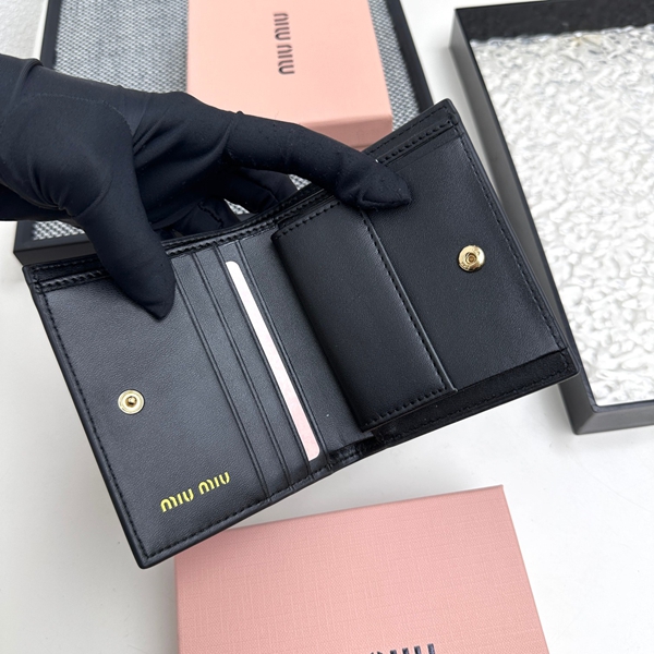 超激安ブランド財布偽物素材ディテール